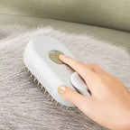 Brosse brumisante passée sur le pelage